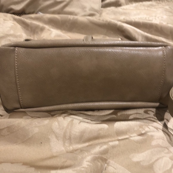 Tan purse with many pockets/compartments - Picture 2 of 16